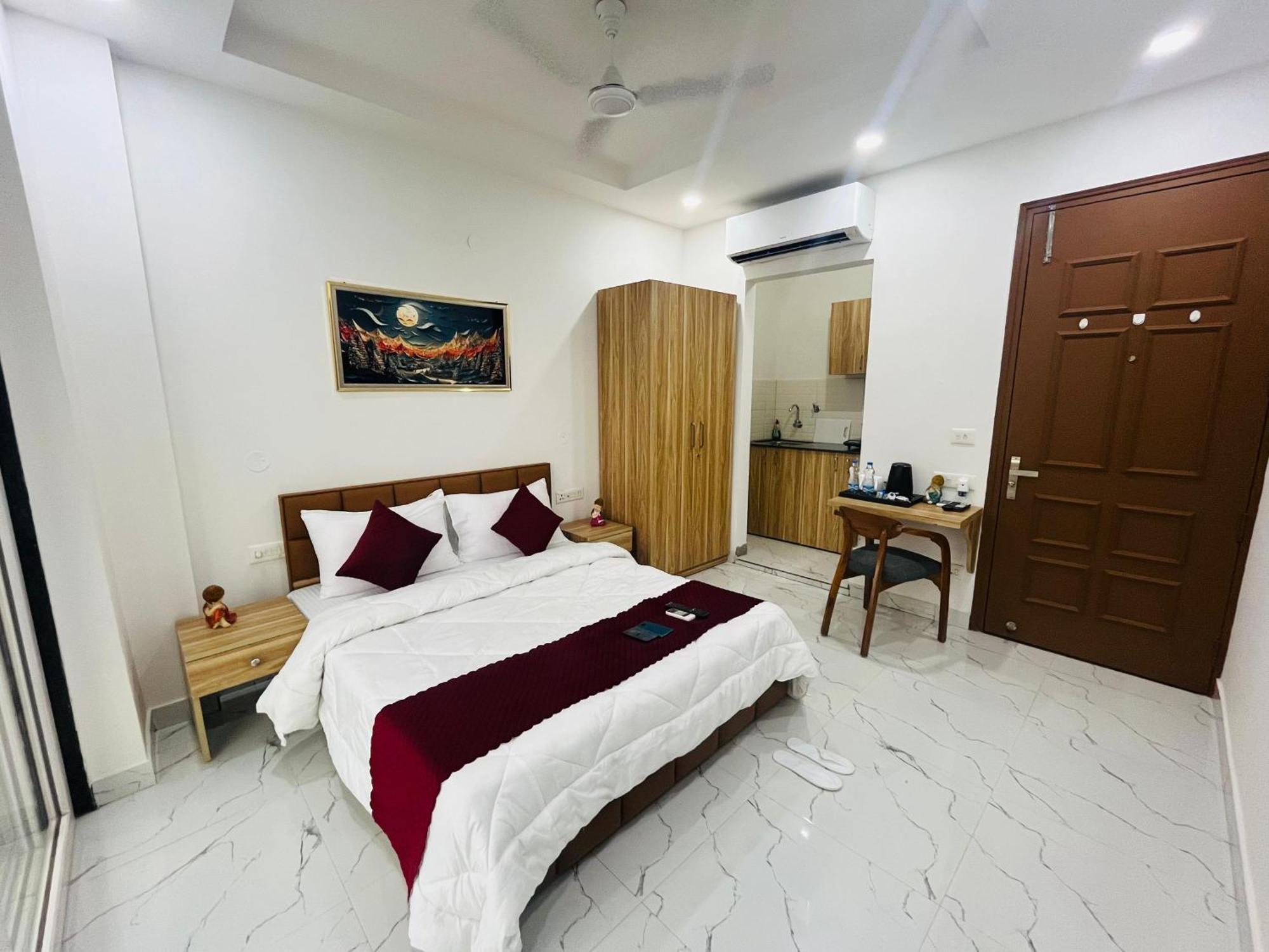 The Lodgers Studio Apartment Infront Of Artemis Hospital Gurugram Gurgaon Extérieur photo