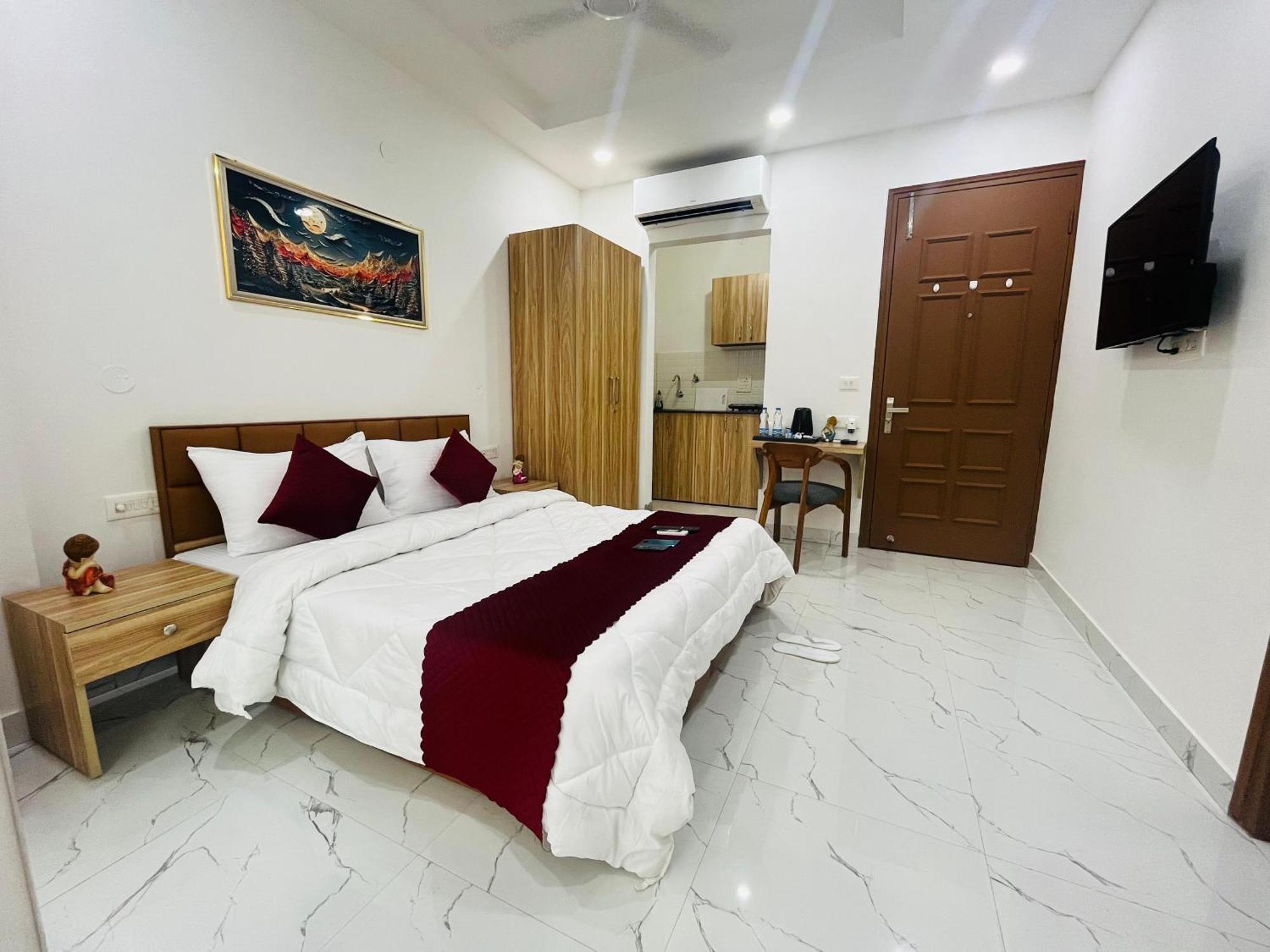The Lodgers Studio Apartment Infront Of Artemis Hospital Gurugram Gurgaon Extérieur photo
