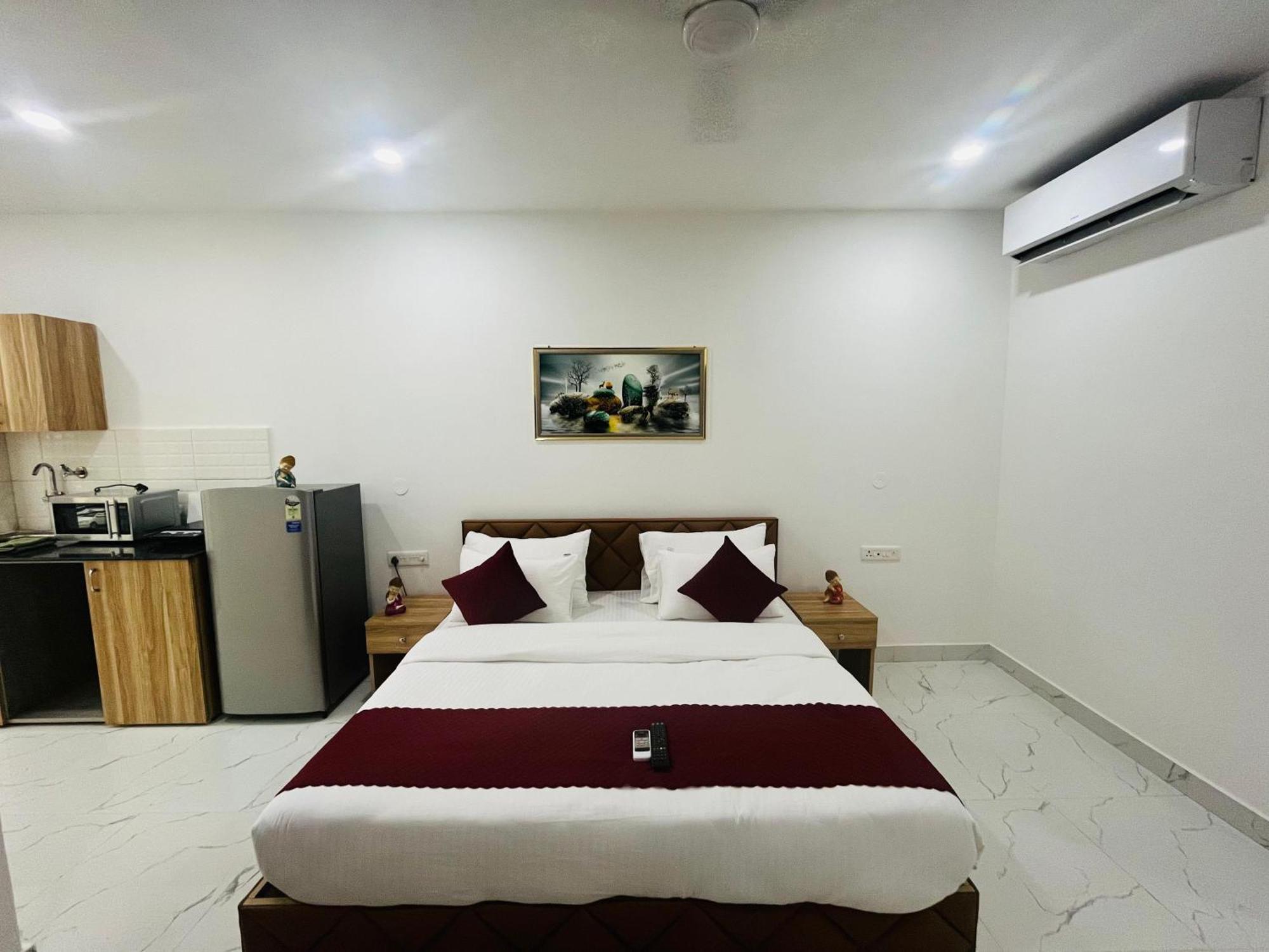 The Lodgers Studio Apartment Infront Of Artemis Hospital Gurugram Gurgaon Extérieur photo