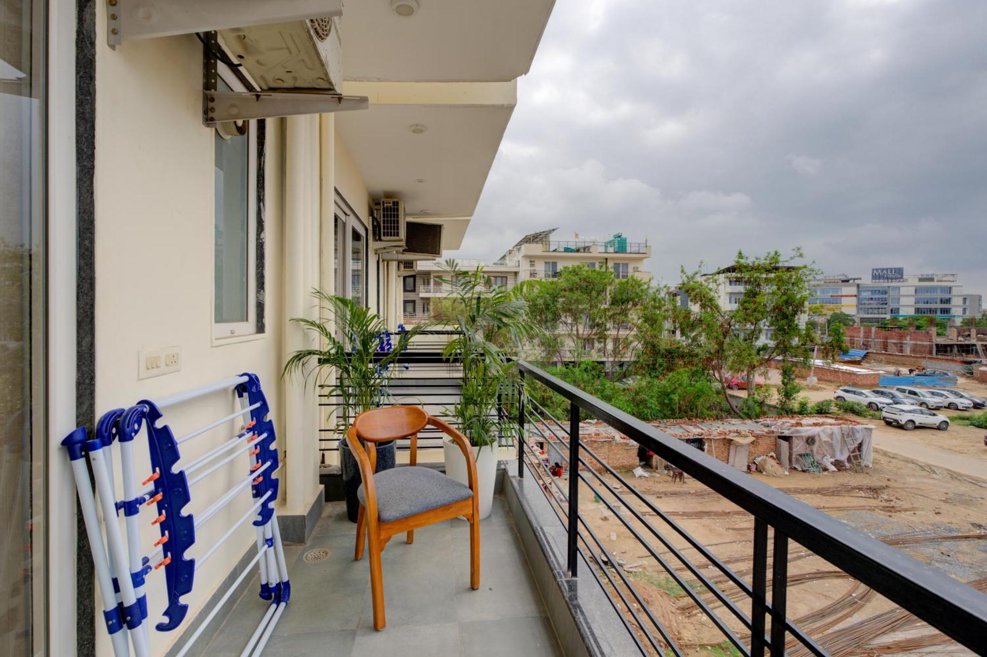 The Lodgers Studio Apartment Infront Of Artemis Hospital Gurugram Gurgaon Extérieur photo