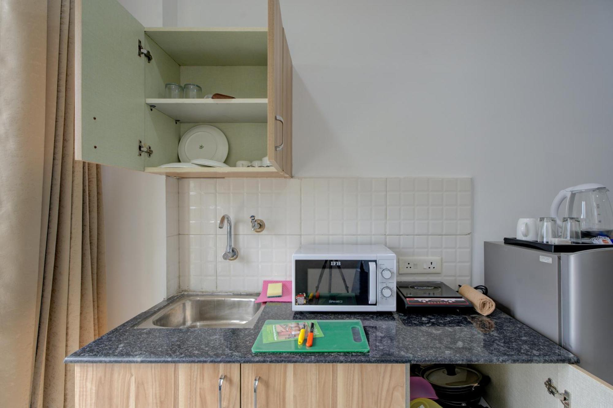 The Lodgers Studio Apartment Infront Of Artemis Hospital Gurugram Gurgaon Extérieur photo